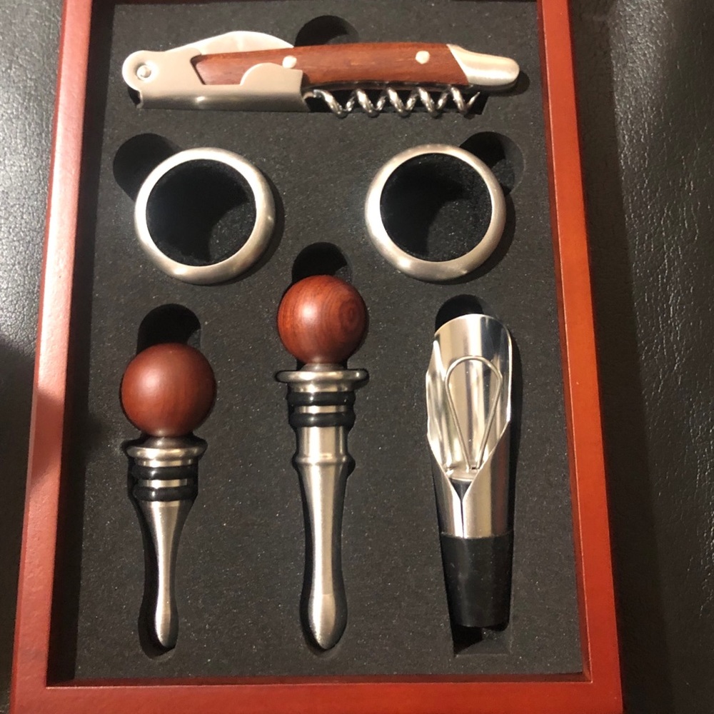 Brookstone 6 piece wine set